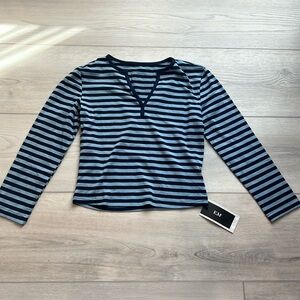 NEW WITH TAG! Downtown girl Aesthetic mid length top.🏙️☕️🍂